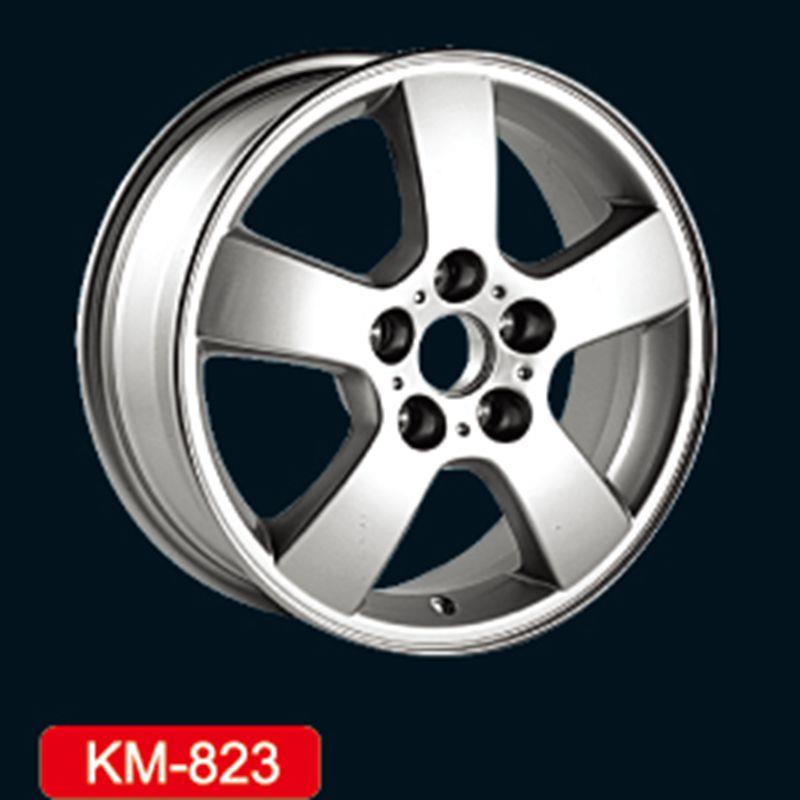KM823